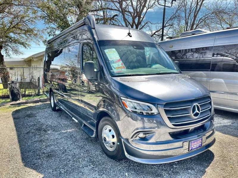 2025 Grech RV Strada-ion AWD LOUNGE - Photo 2