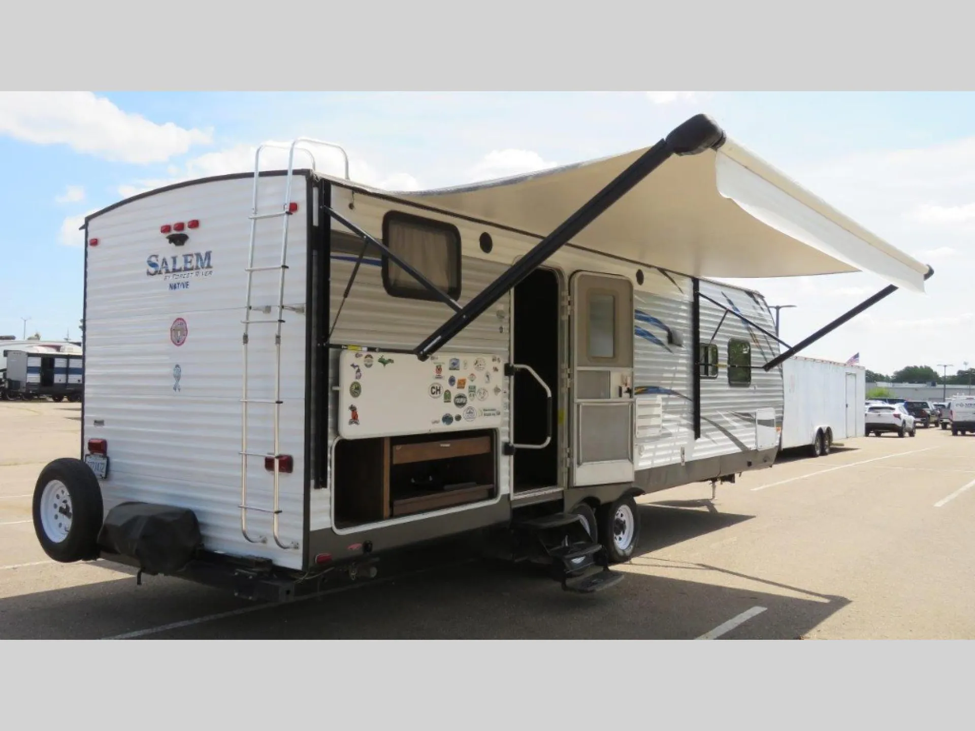 2018 Forest River Cherokee Arctic Wolf 315TBH8 — Photo 7