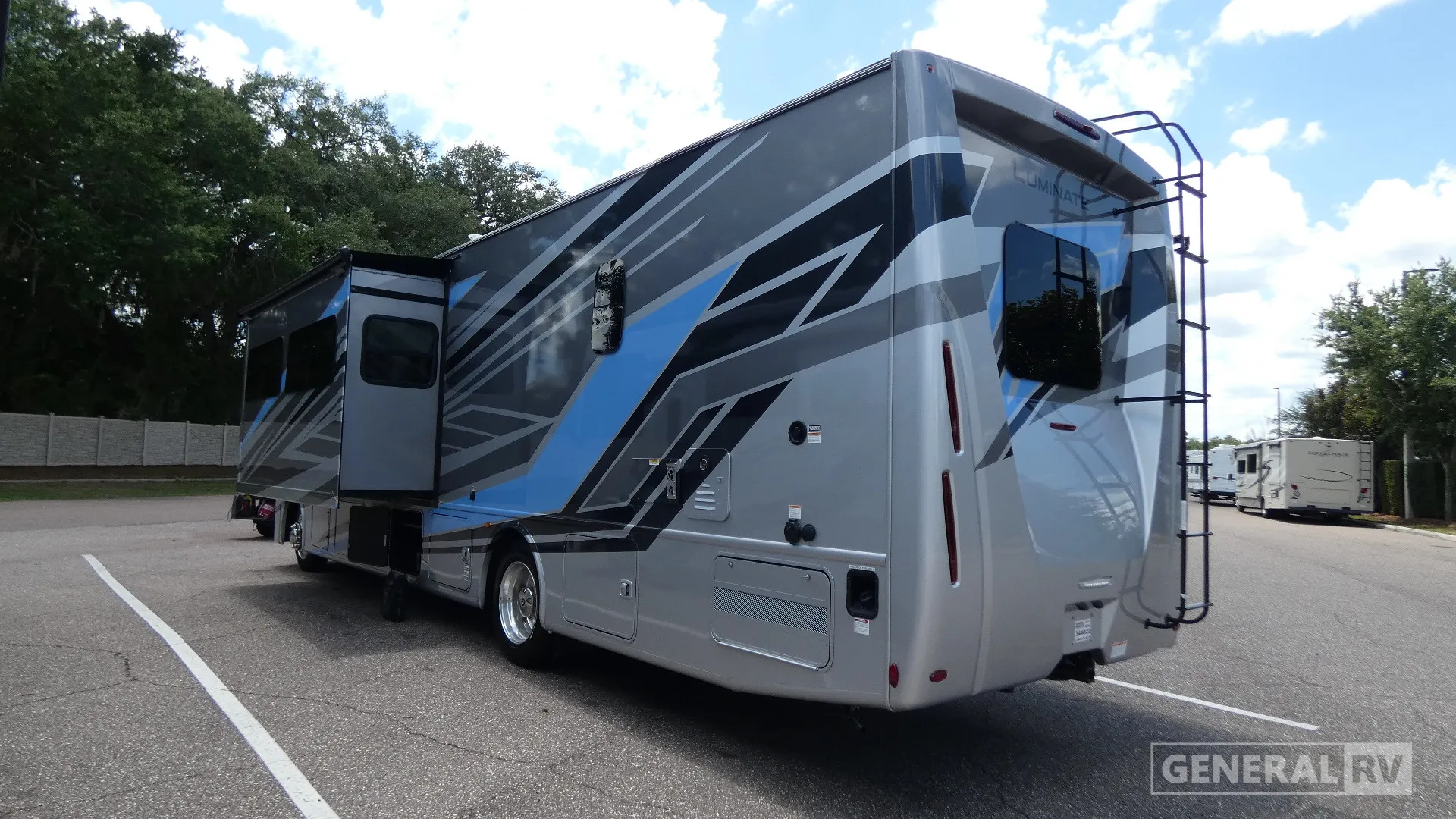 2027 Thor Motor Coach Luminate AA35 - Photo 4