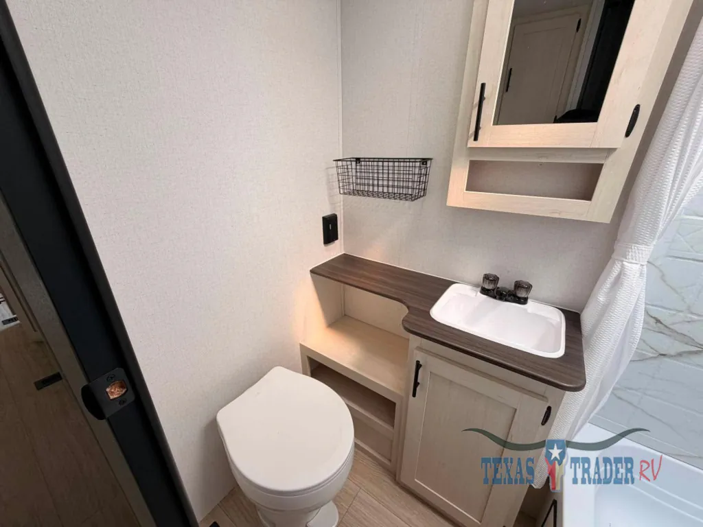 2027 Shasta i-5 Edition 532BEDS, Photos photo 12