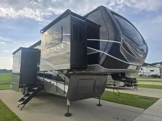 2023 Keystone Montana 3761FL - Photo 2