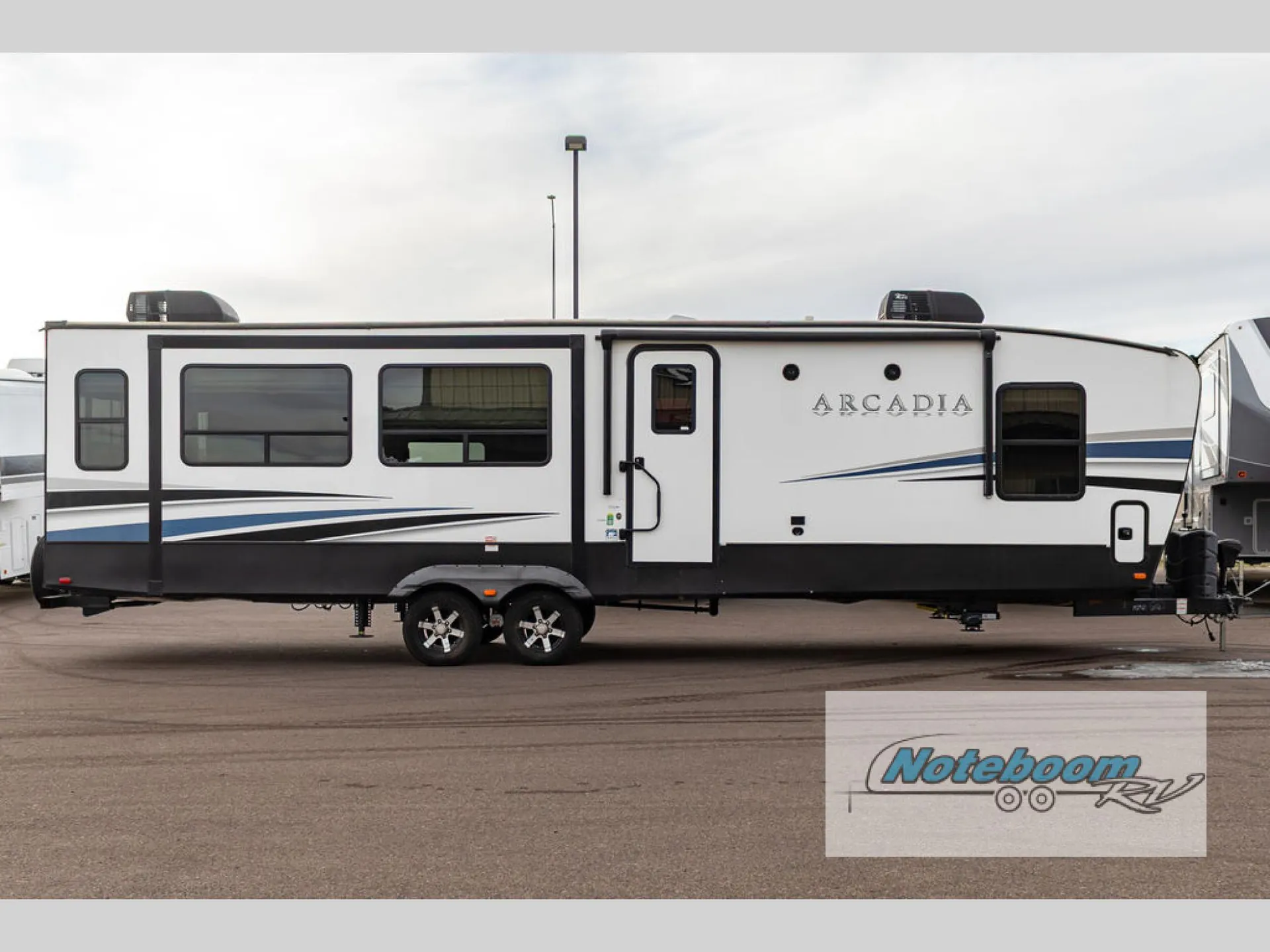 2022 Keystone Arcadia 370RL dealer photo 1 from Noteboom RV