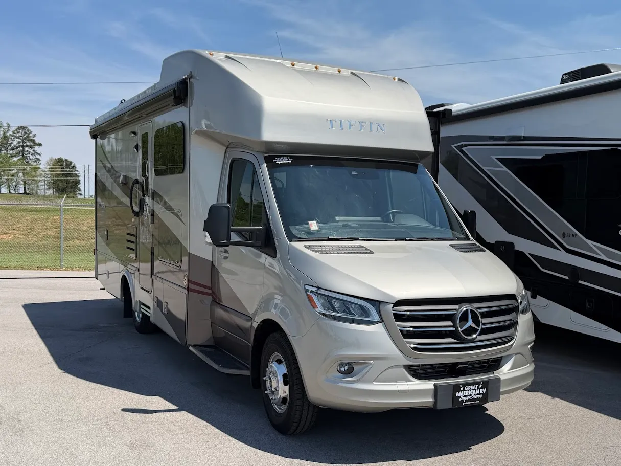 2023 Tiffin Wayfarer 25 JW - Photo 2