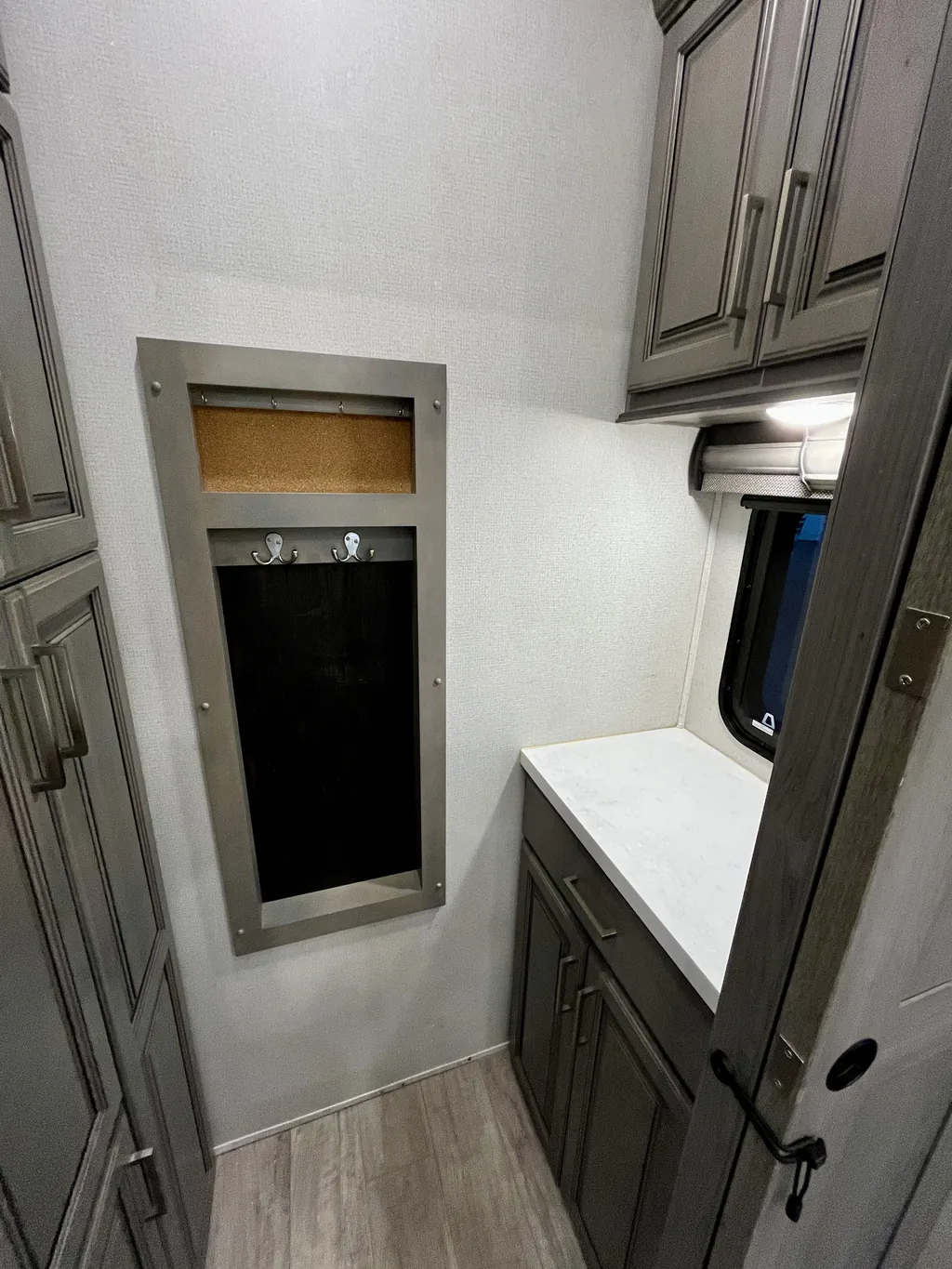 2021 Keystone Montana 3763BP, Photos photo 8