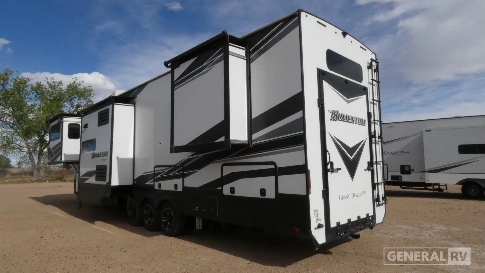 2021 Grand Design Momentum 376THS - Photo 4