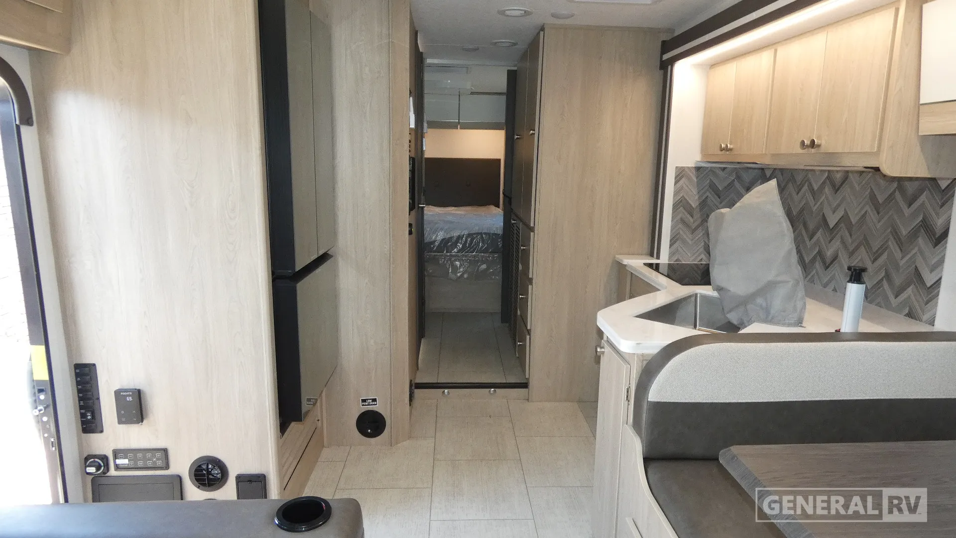 2026 Coachmen Entourage 320LV - Photo 3