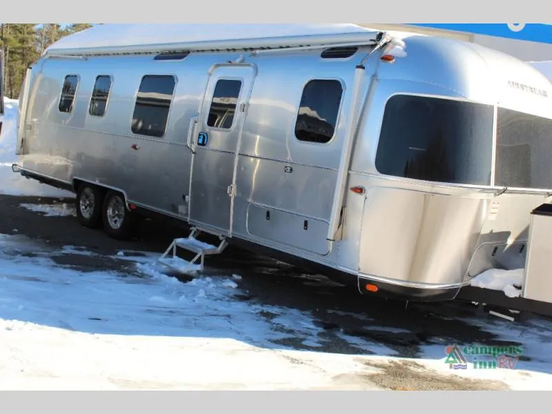 2026 Airstream Classic 33FB - Photo 2