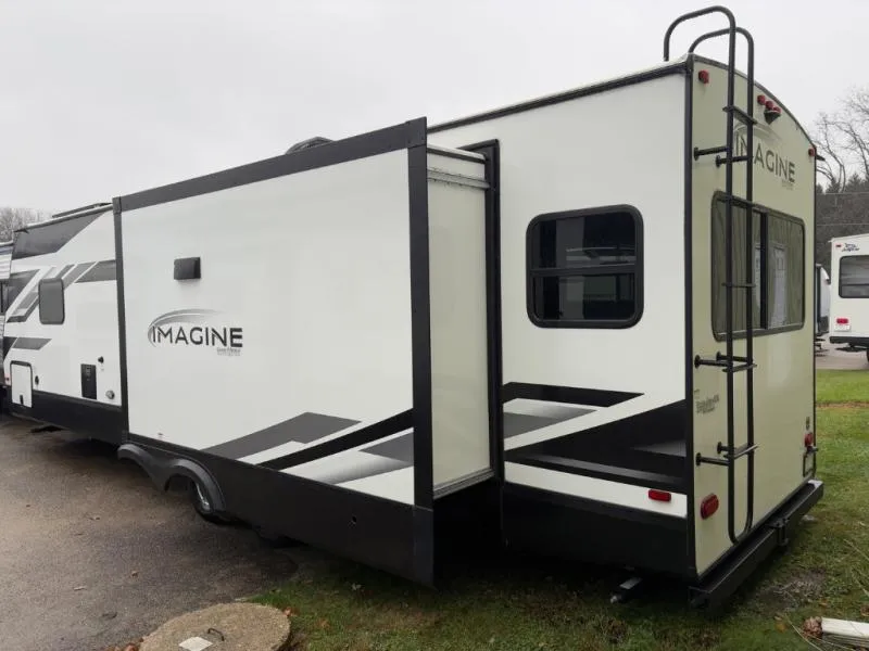 2022 Grand Design Imagine 2970RL - Photo 4