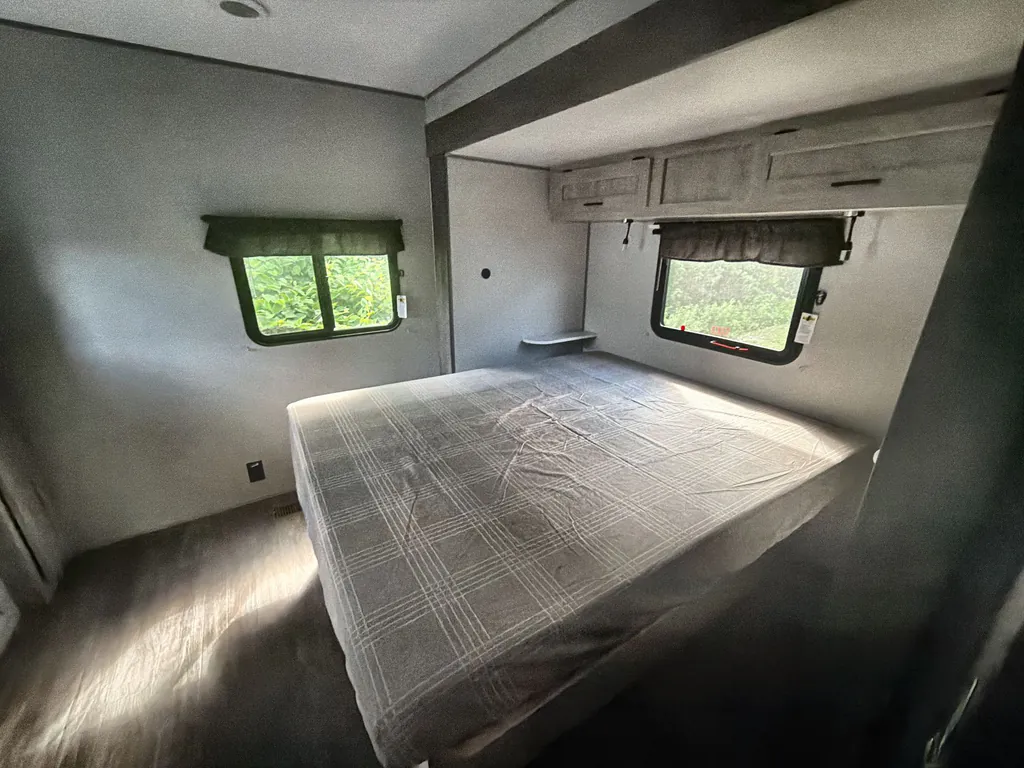 2026 Forest River Aurora 34BHTS 2 QUEEN BEDS, Photos photo 14