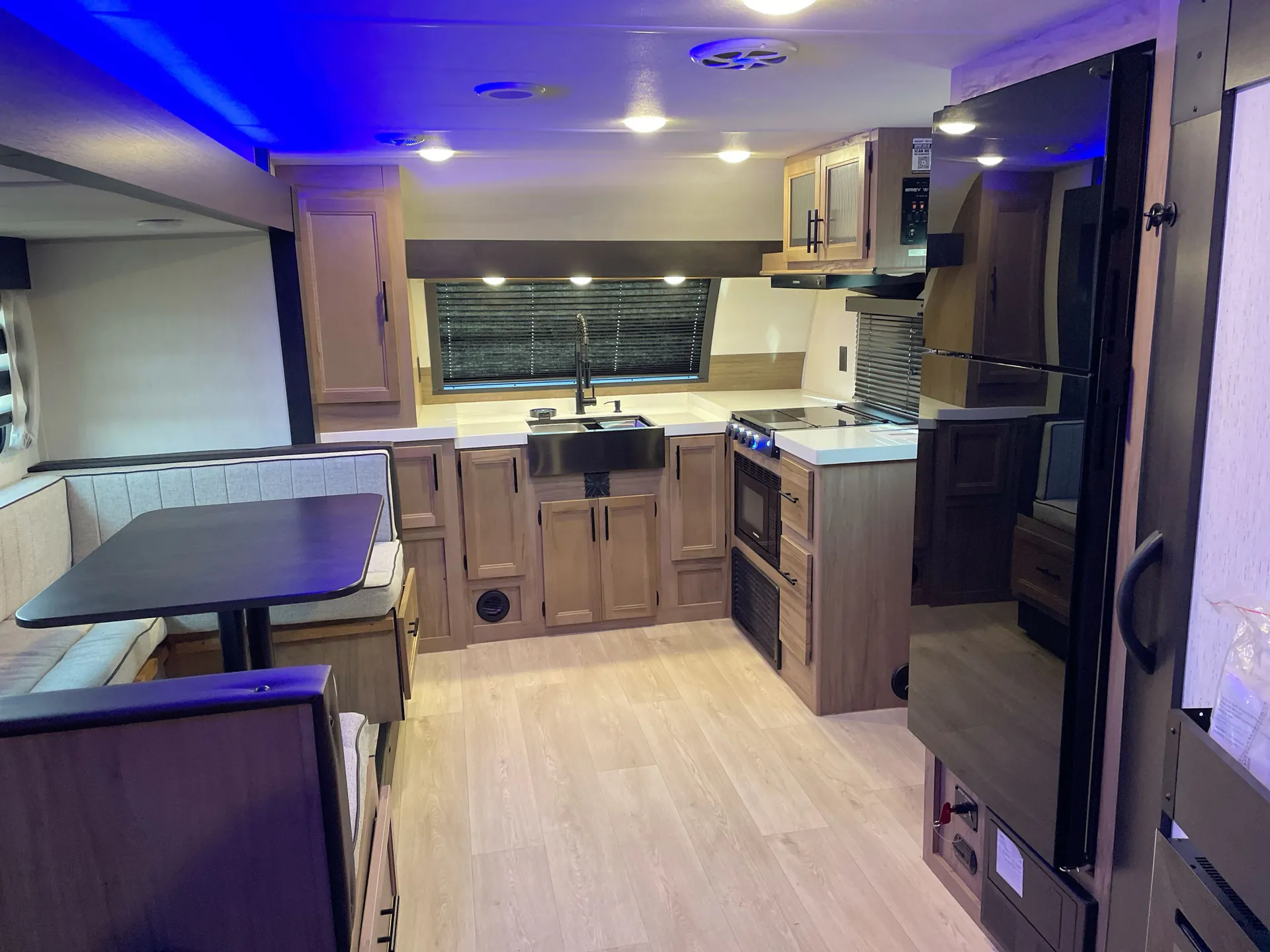 2025 Forest River Cherokee Grey Wolf Black Label 27GHBL — living area main