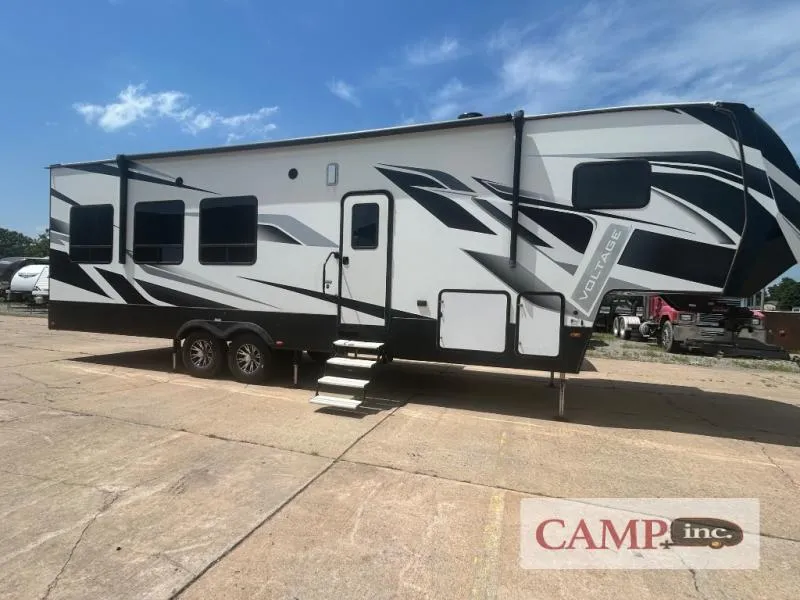 2022 Dutchmen RV Voltage 3351 - Photo 2