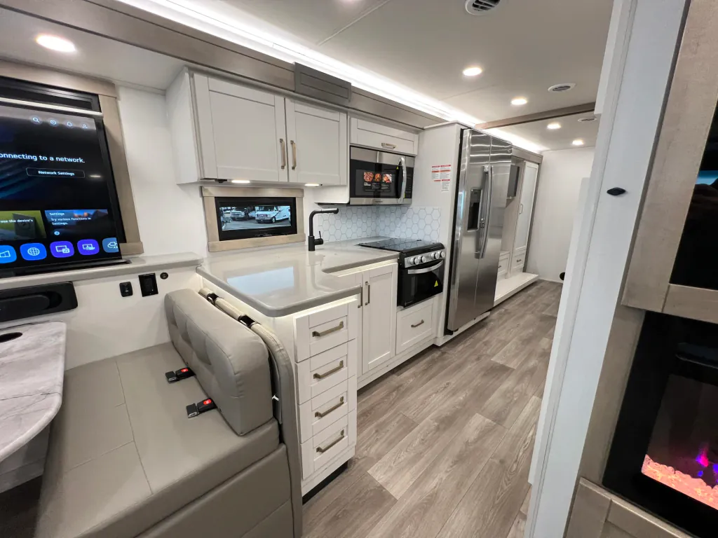 2027 Entegra Coach Vision XL 36C, Photos photo 8