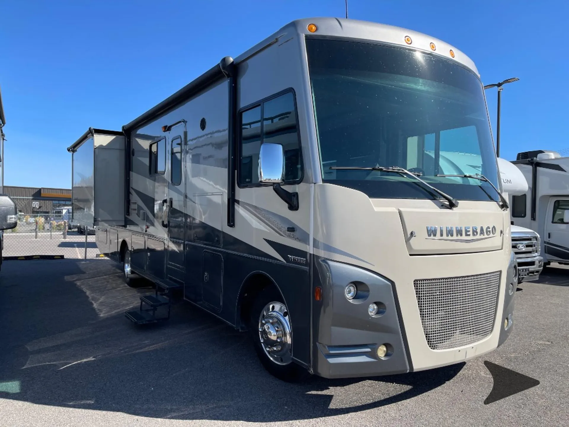 2022 Winnebago Vista 35U - Photo 2