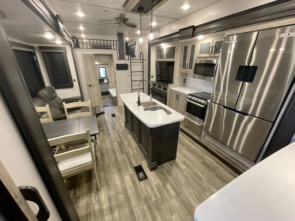 2023 Keystone Avalanche 390DS, Photos photo 2