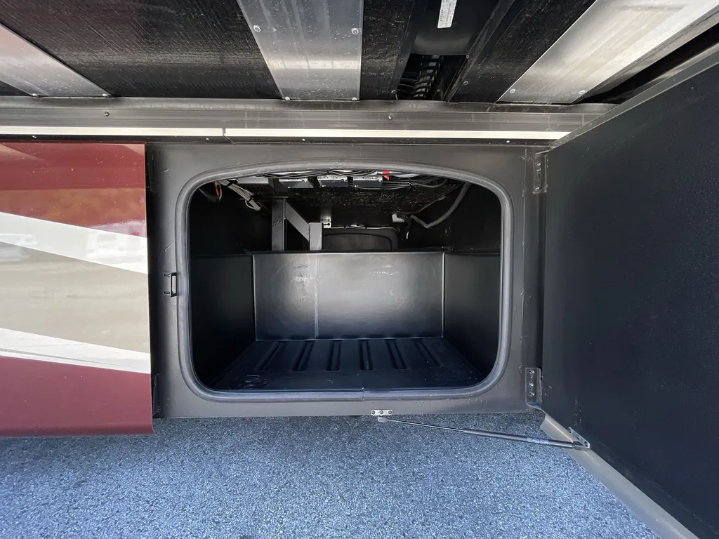 2023 Thor Motor Coach Challenger 35MQ, Photos photo 24