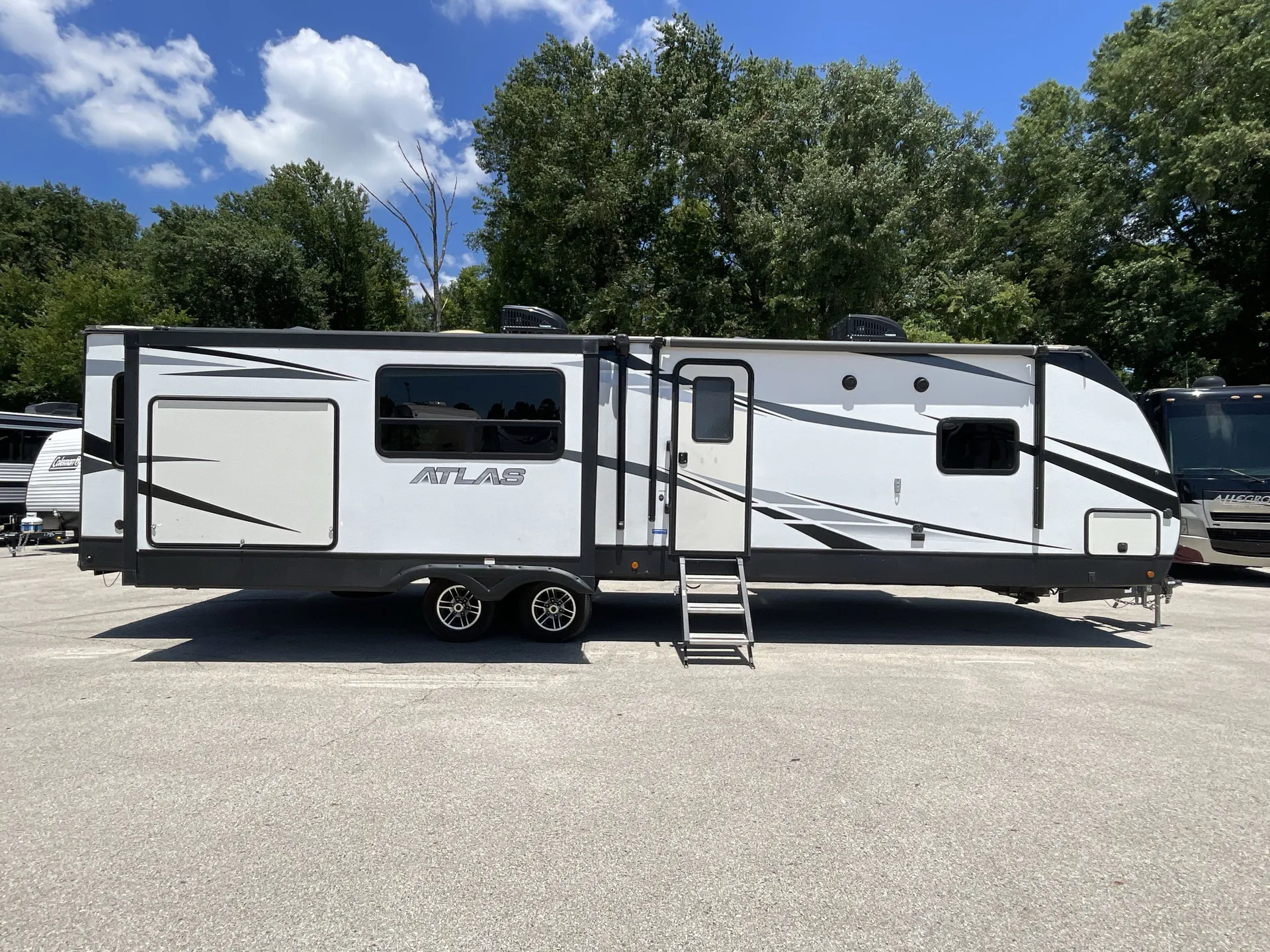2020 Dutchmen Atlas 3302RL dealer photo 5 from Camping World