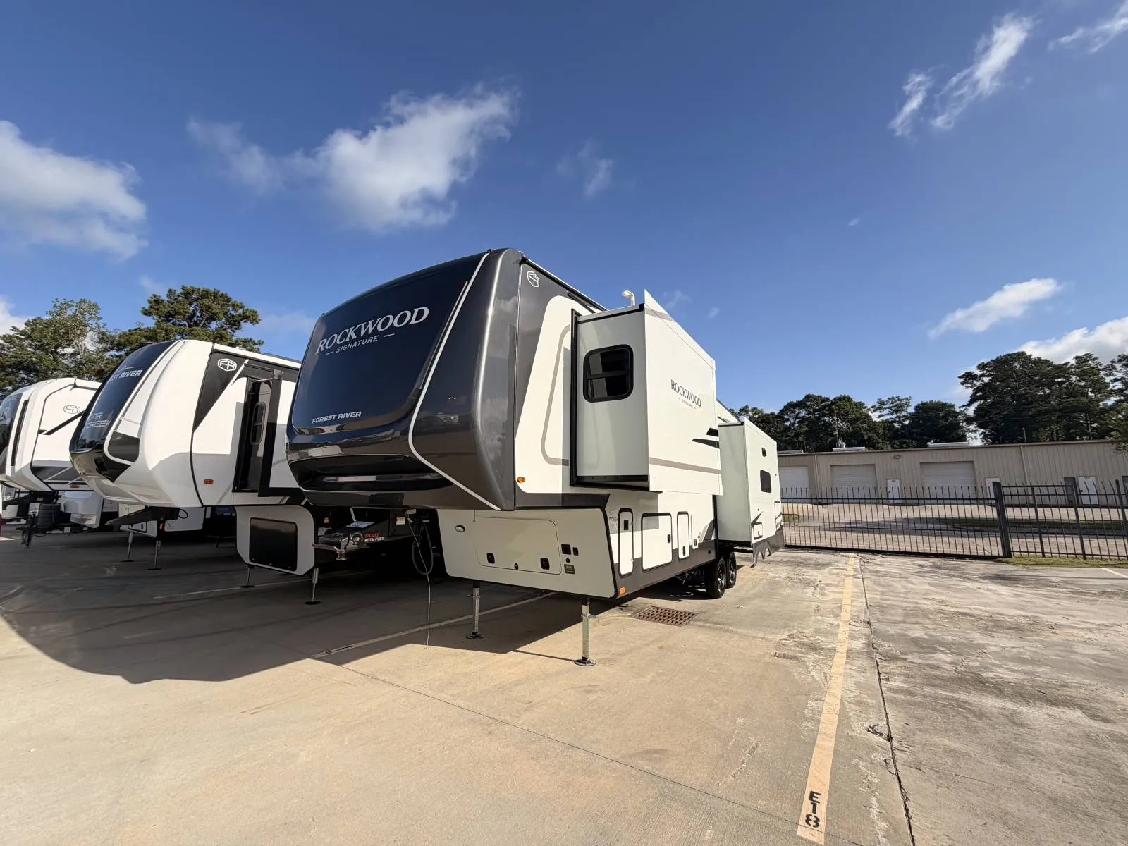2027 Forest River Rockwood Signature 361RL - Photo 2