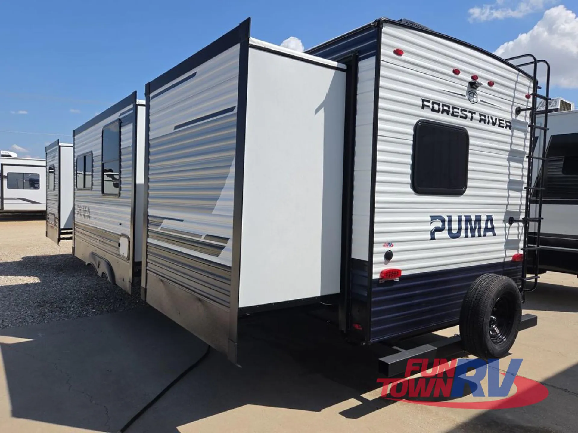 2027 Forest River Puma 32BHFS — Photo 5