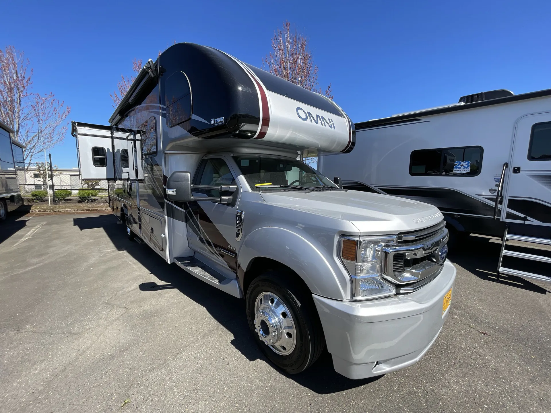 2022 Thor Motor Coach Omni XG32 - Photo 2