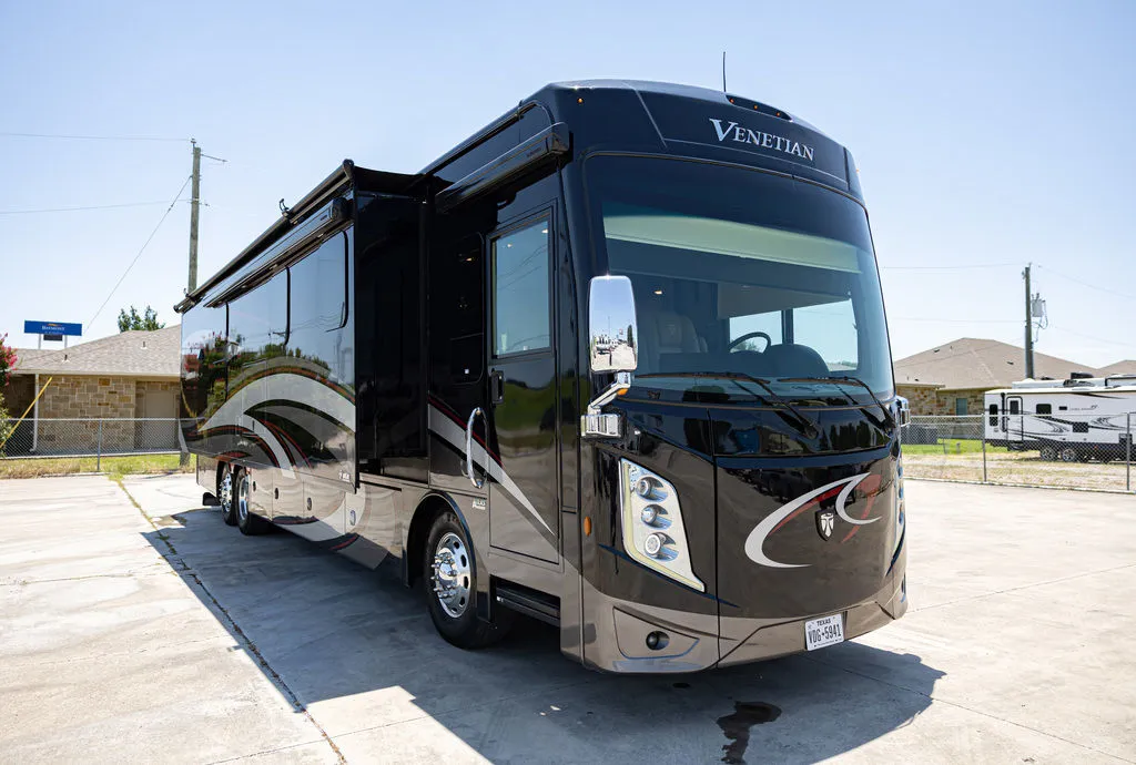 2022 Thor Motor Coach Venetian B42 - Photo 3
