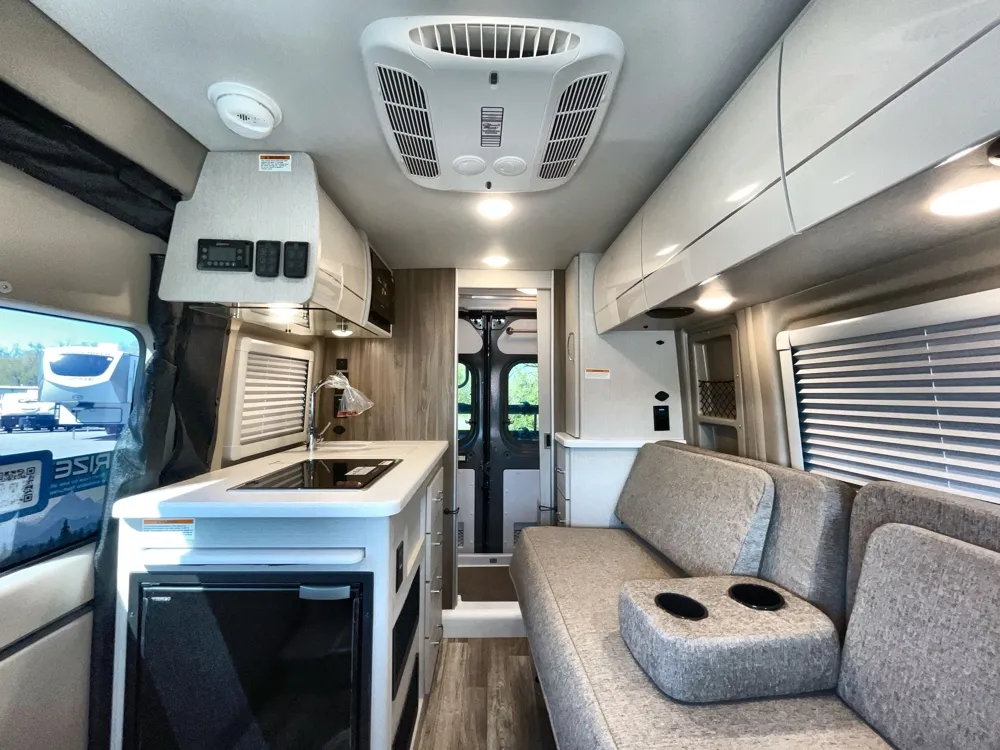 2025 Thor Motor Coach Rize 18M - Photo 4