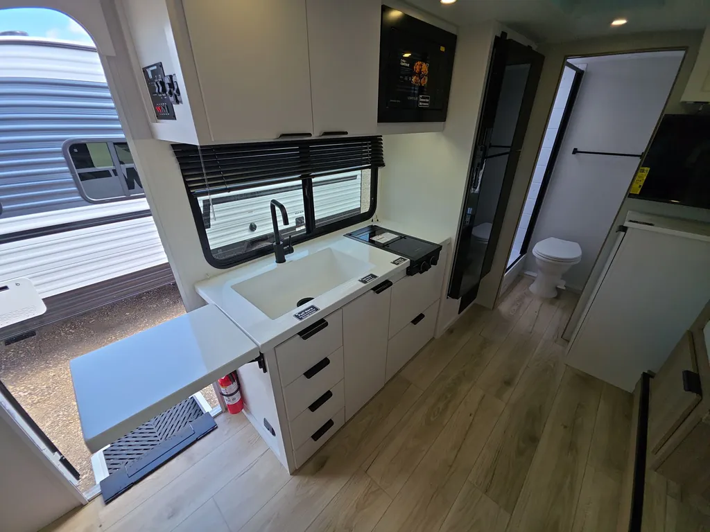 2027 Winnebago Micro Minnie 2108DS, Photos photo 7