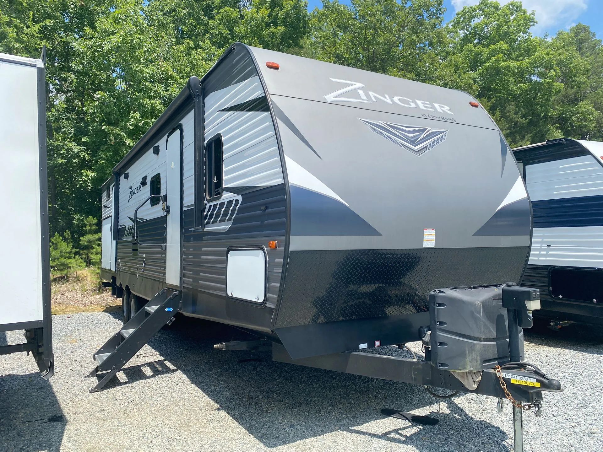 2019 CrossRoads Zinger 328SB - Photo 2