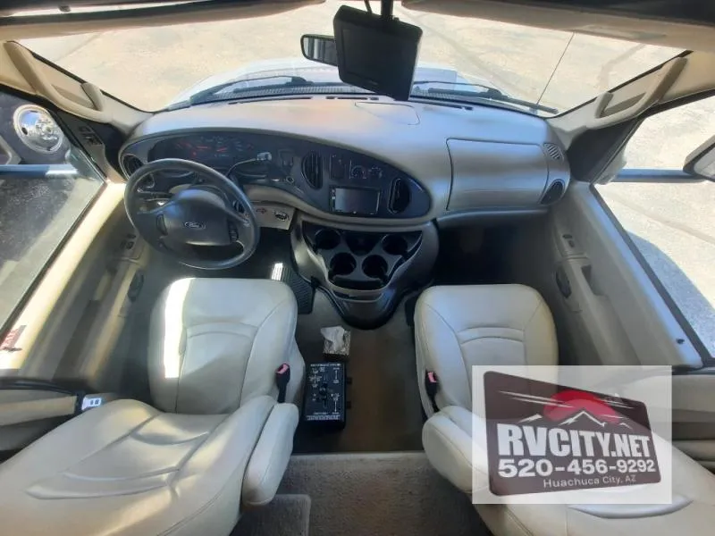 2009 Fleetwood Tioga 31M - Photo 3