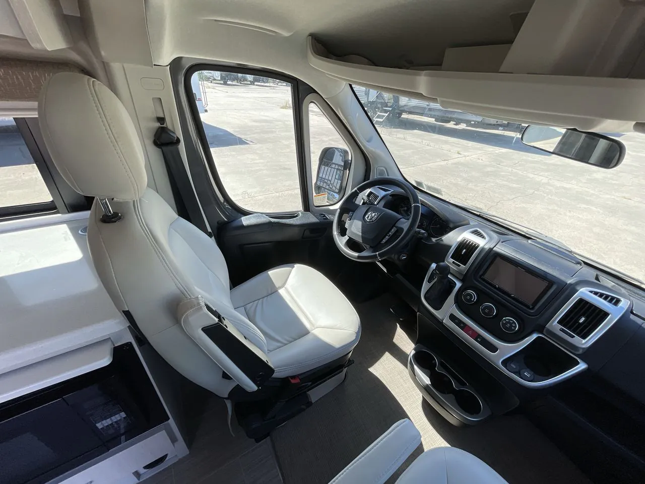 2022 Thor Motor Coach Tellaro 20L - Photo 4