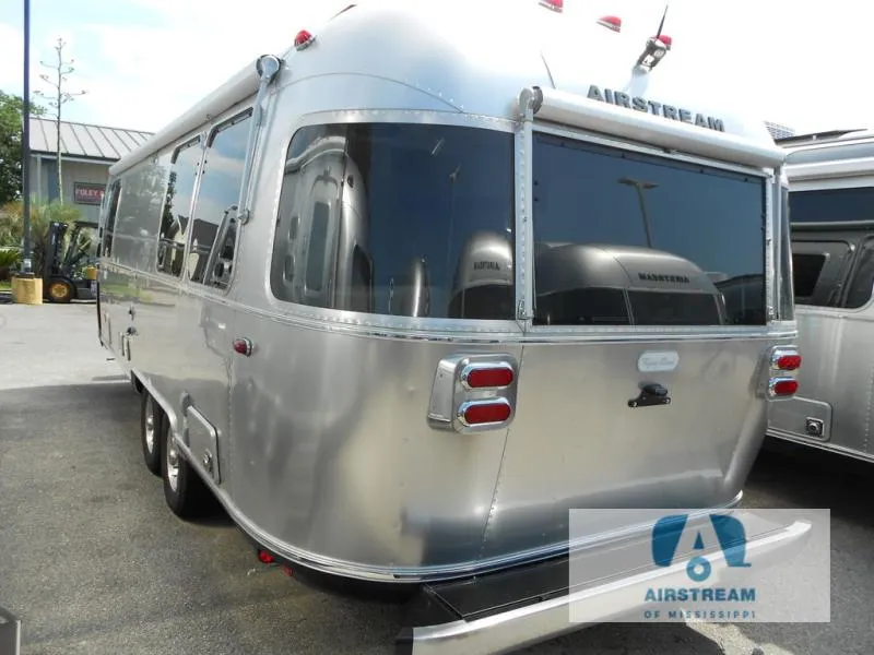 2025 Airstream Flying Cloud 25FB - Photo 4