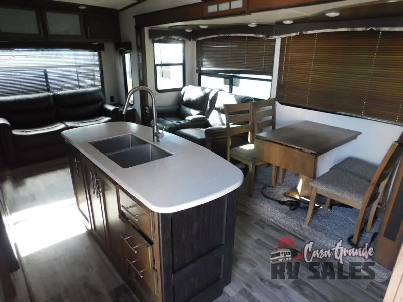 2018 Keystone RV Cougar 310RLS - Photo 4