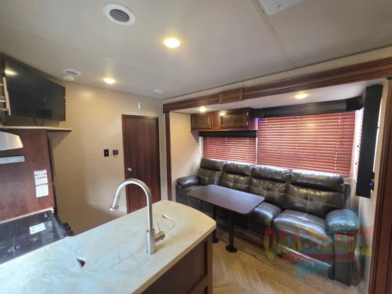 2018 Forest River RV Vengeance Rogue 31V - Photo 2