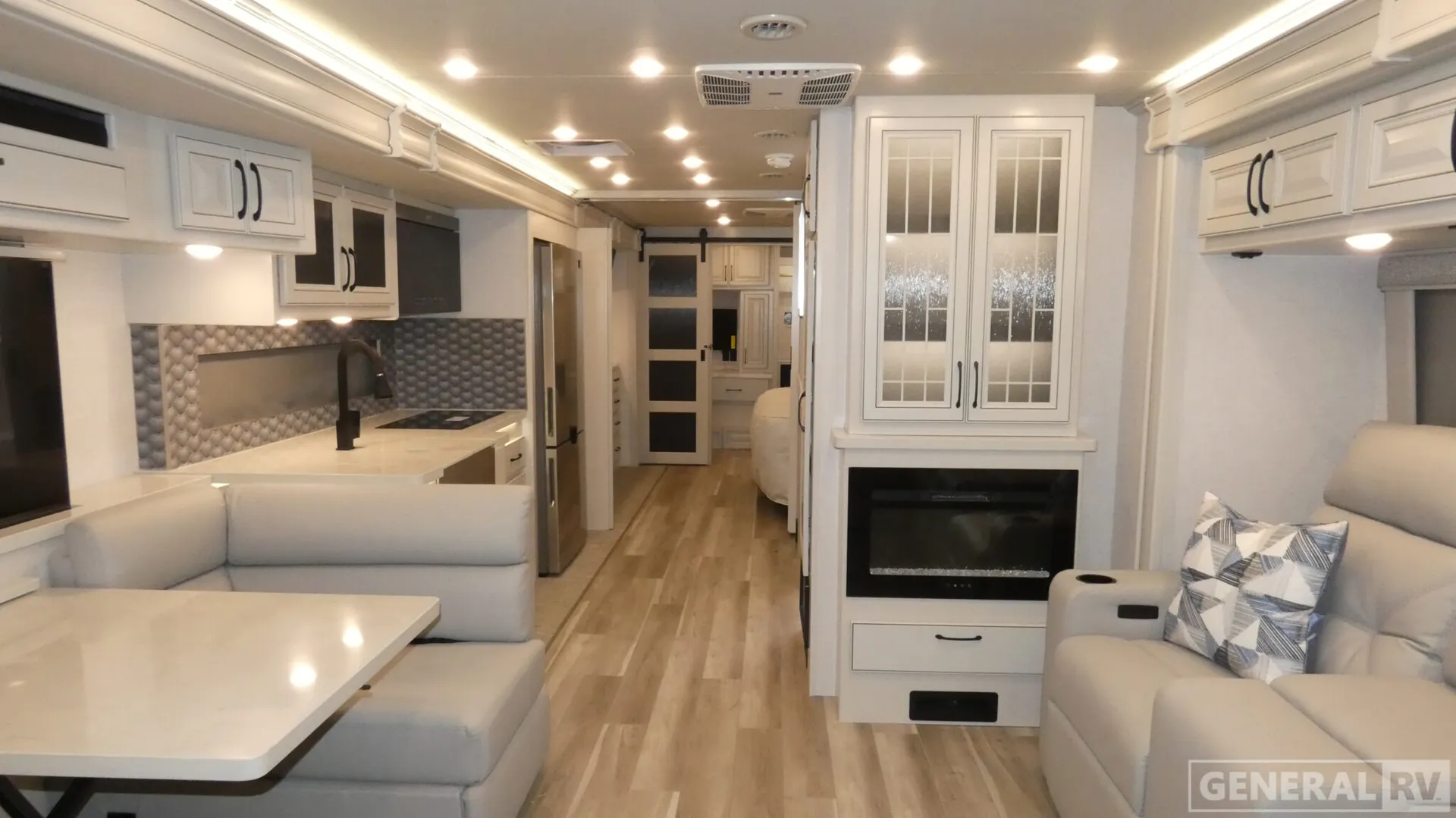 2026 Fleetwood Frontier 38RT - Photo 3