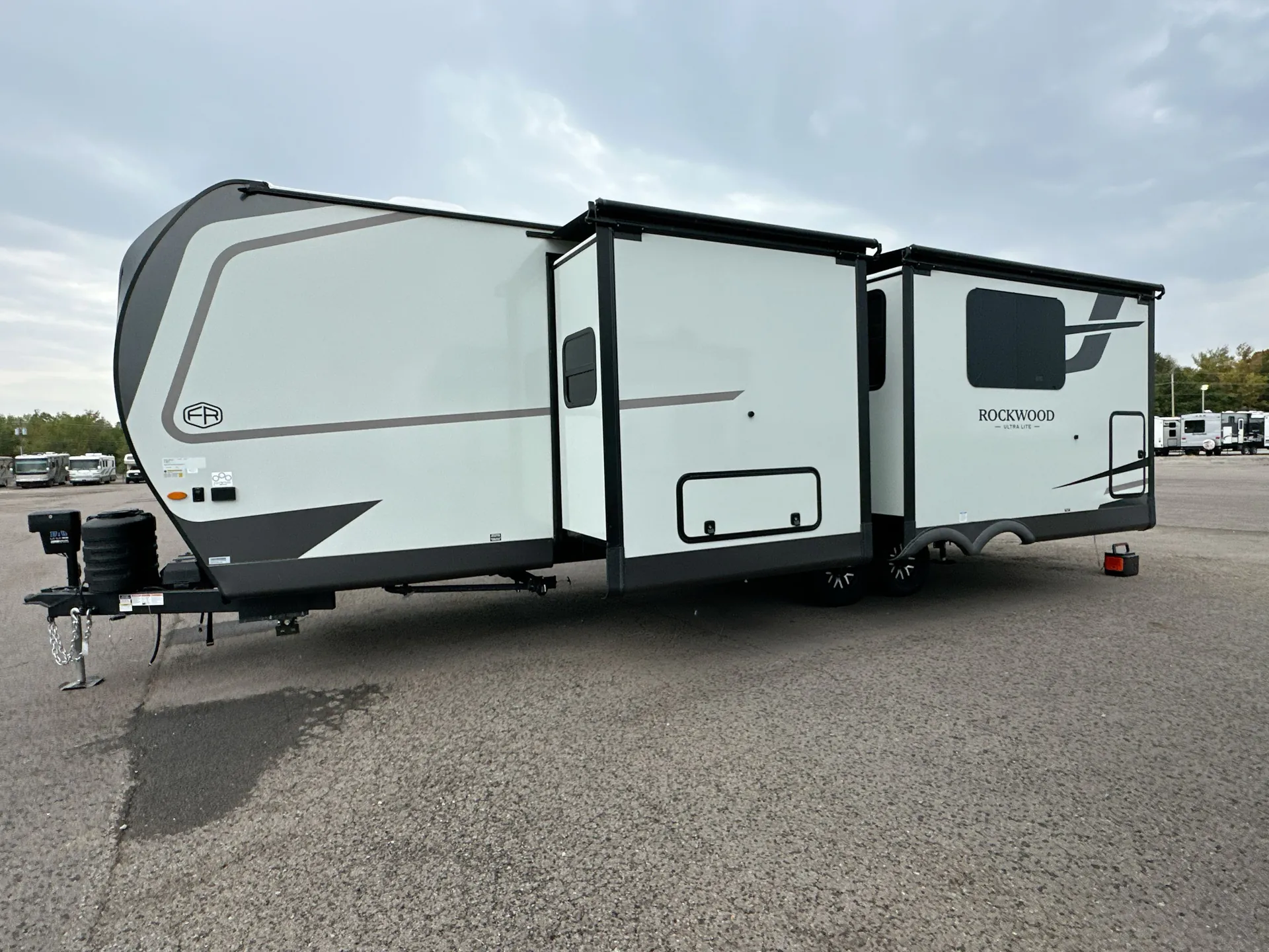 2027 Forest River Rockwood Ultra Lite 2711RK — off campside