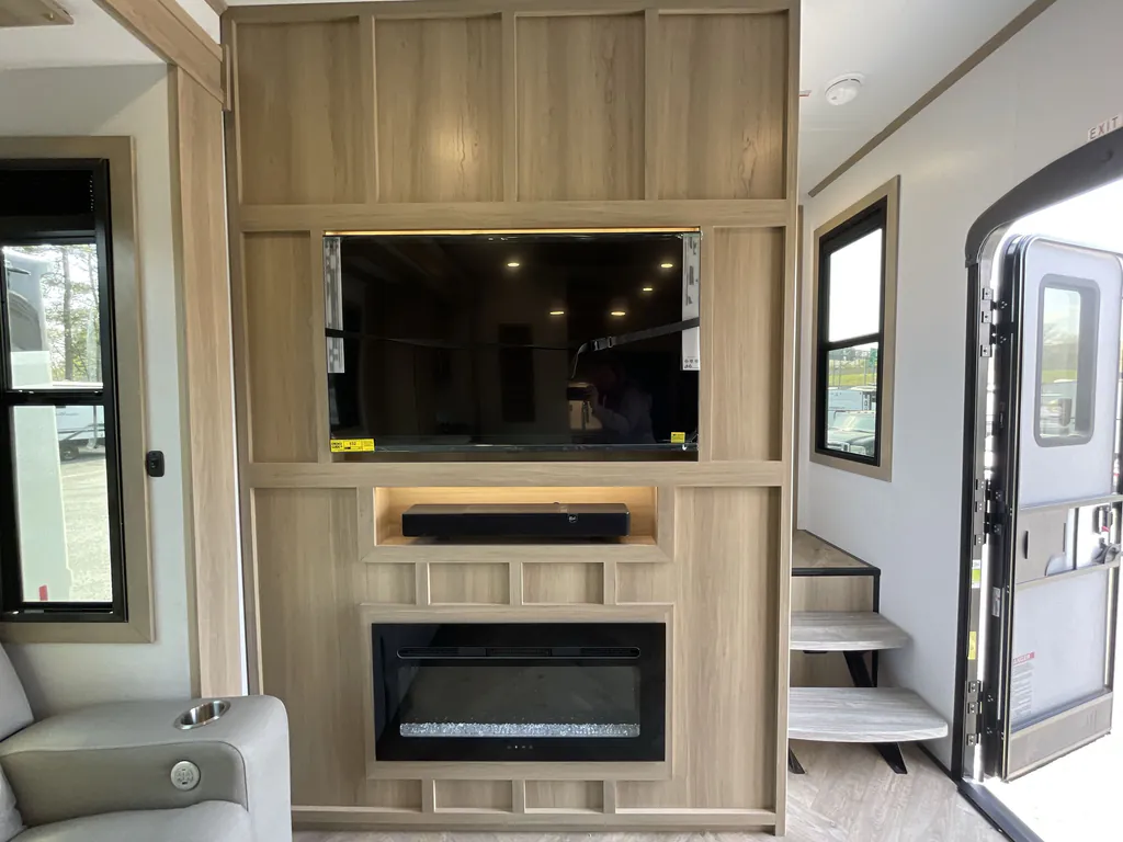 2026 Keystone Raptor 433, Photos photo 9
