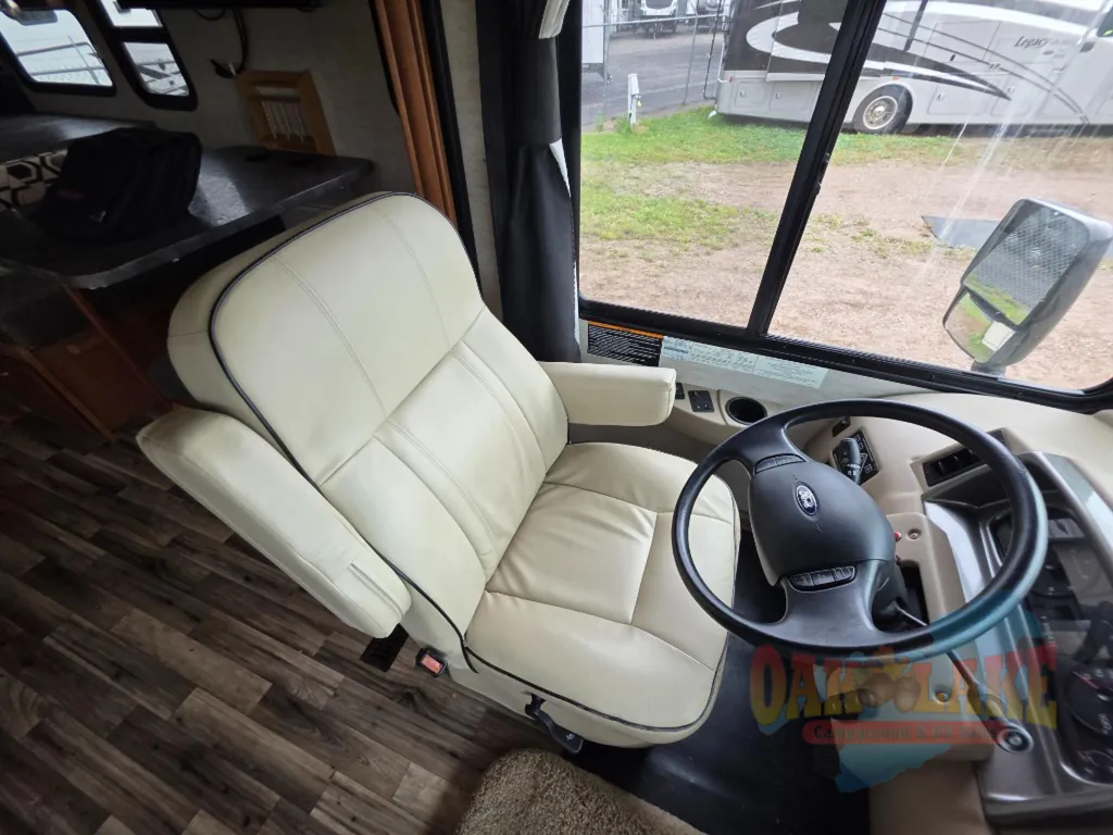 2018 Winnebago Sunstar 27P, Photos photo 7