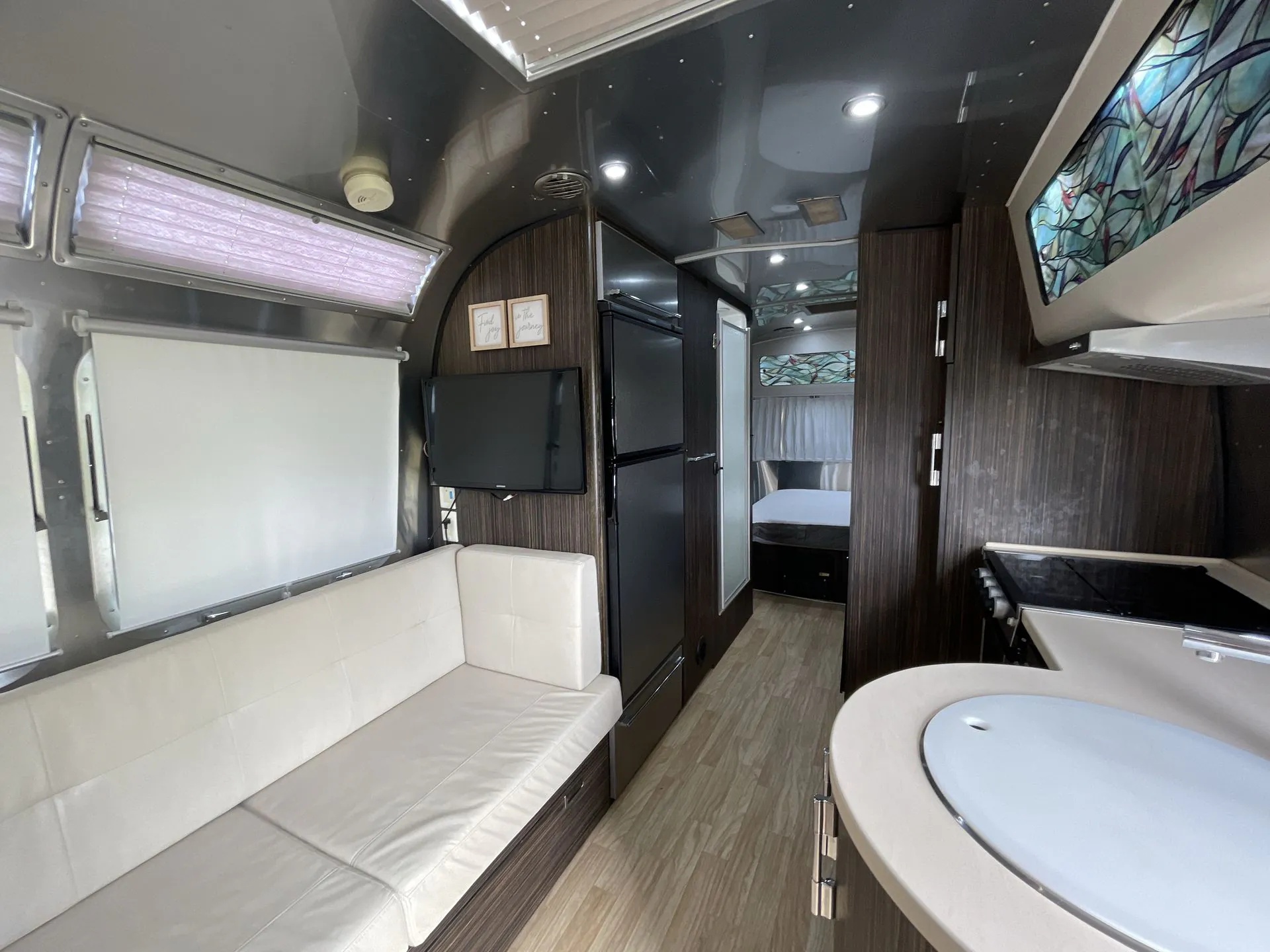 2016 Airstream International 25 - Photo 3