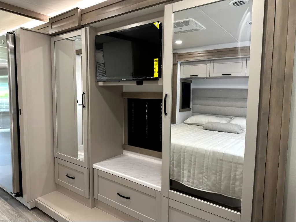 2027 Entegra Coach Vision XL 36C, Photos photo 17