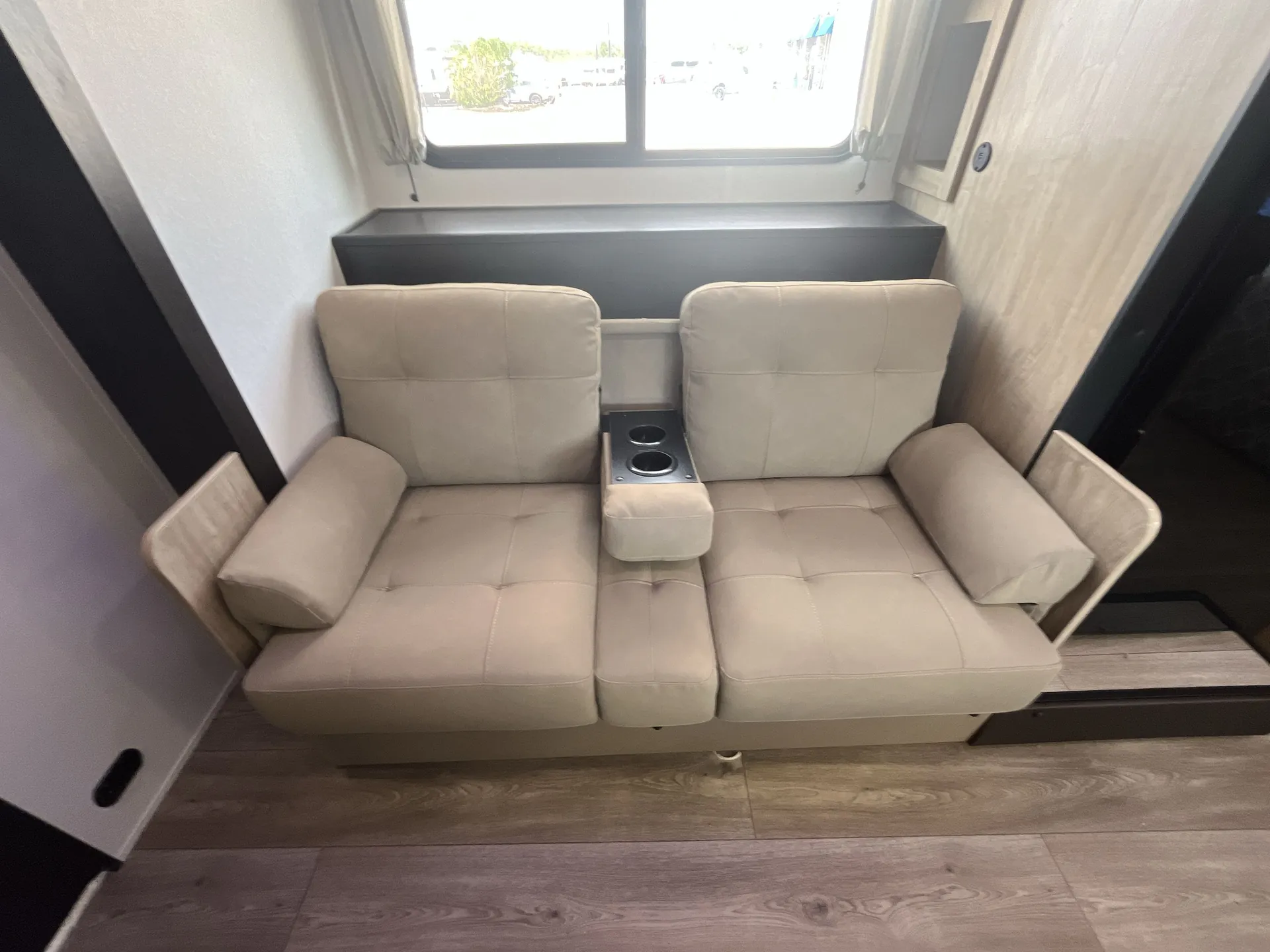 2027 Forest River Cherokee Grey Wolf 21AB — off campside