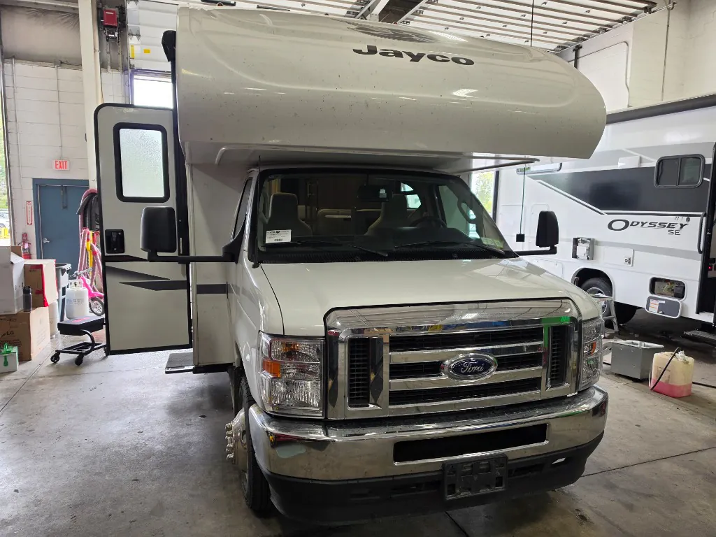 2025 Jayco Redhawk SE 22CF - Photo 2