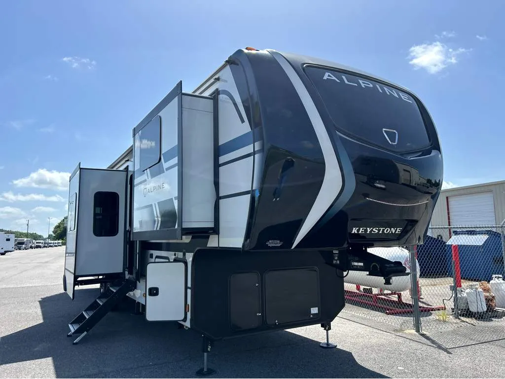 2026 Keystone Alpine 3820FK - Photo 2