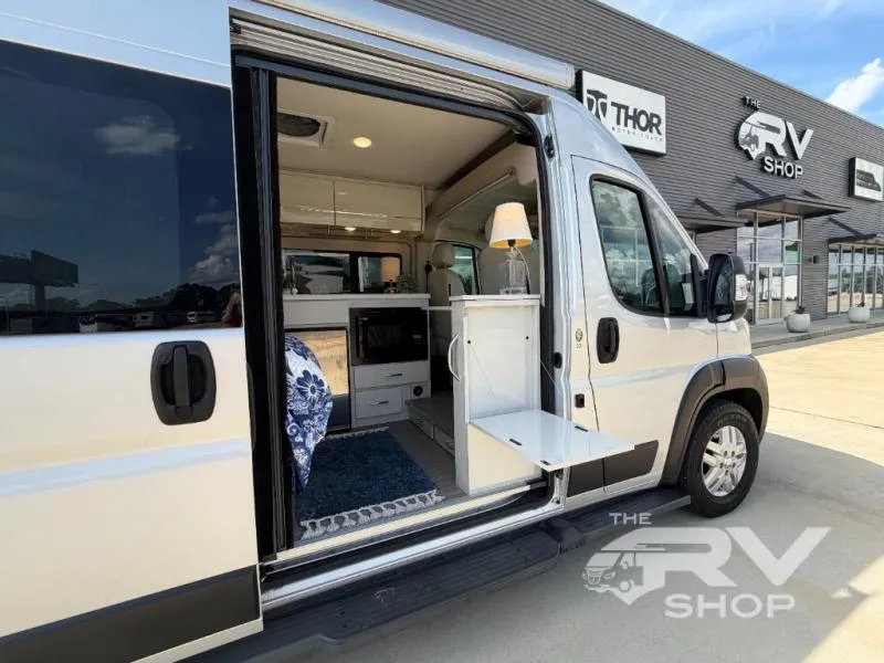 2023 Thor Motor Coach Tellaro 20L - Photo 4