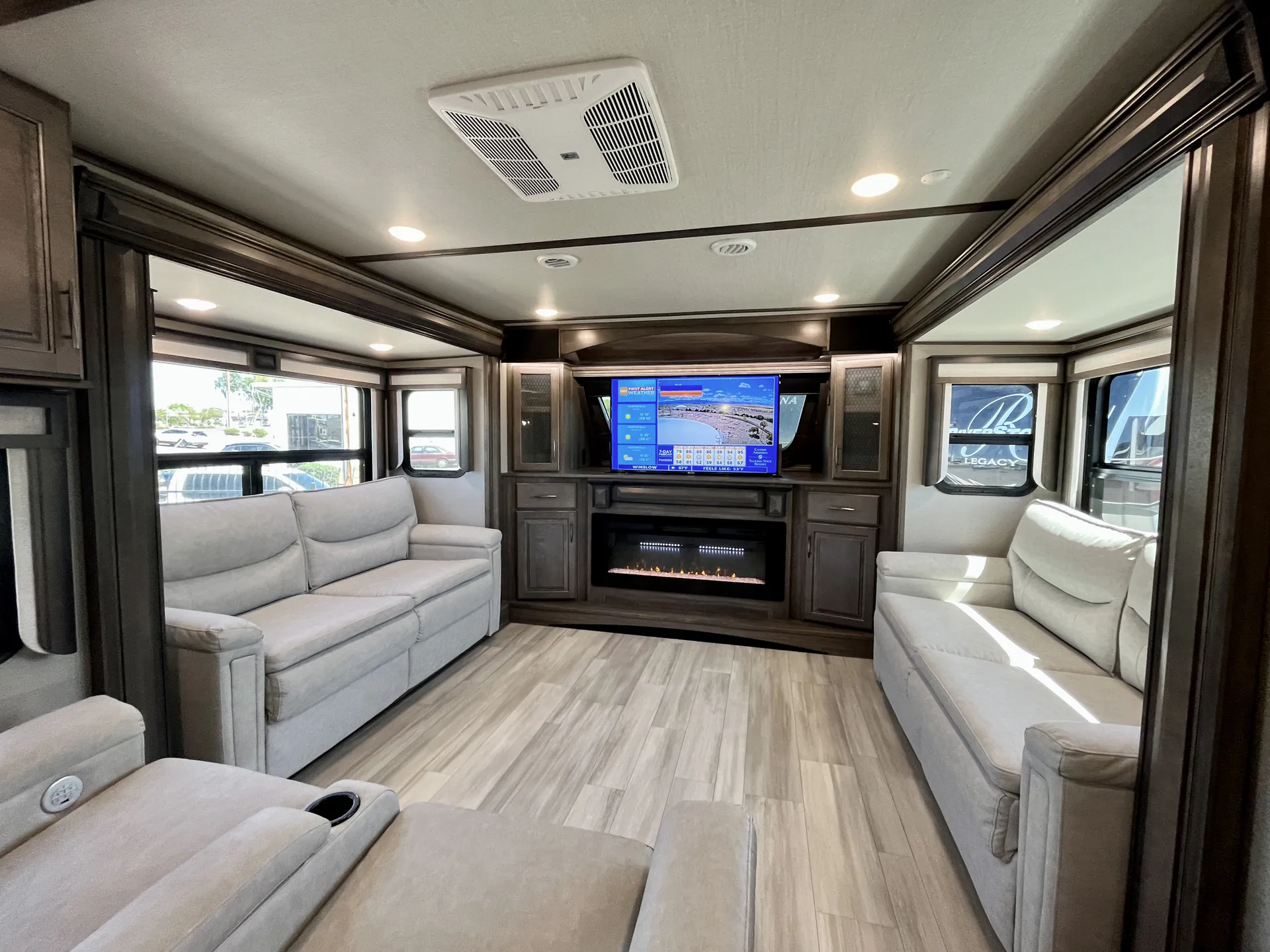 2022 Grand Design Solitude 382WB - Photo 3