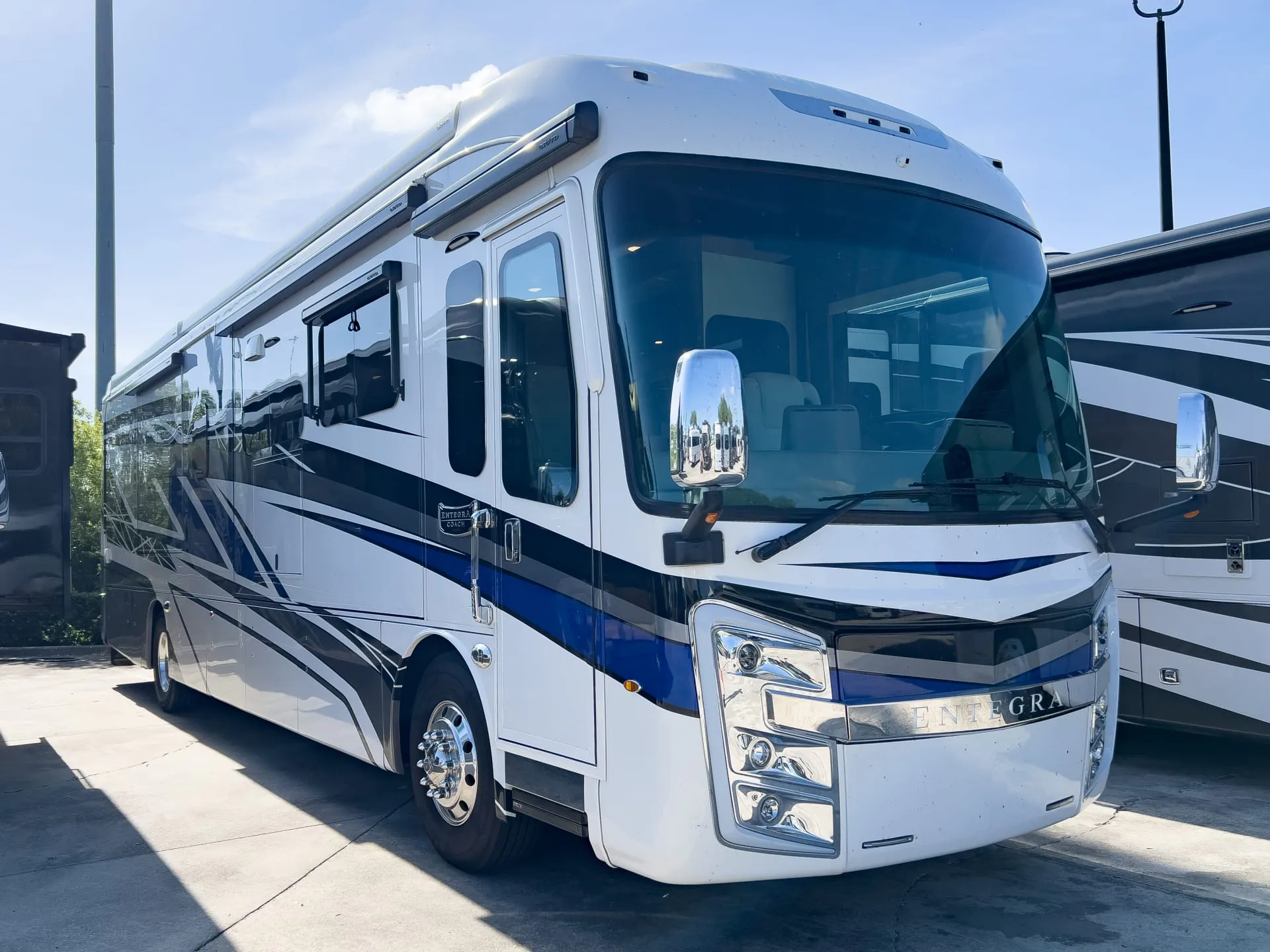 2024 Entegra Coach Aspire 40P - Photo 2