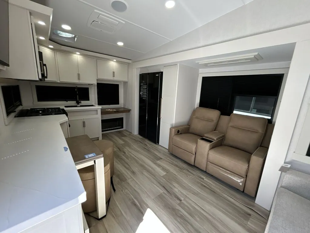 2027 Brinkley Model Z 2680, Photos photo 8