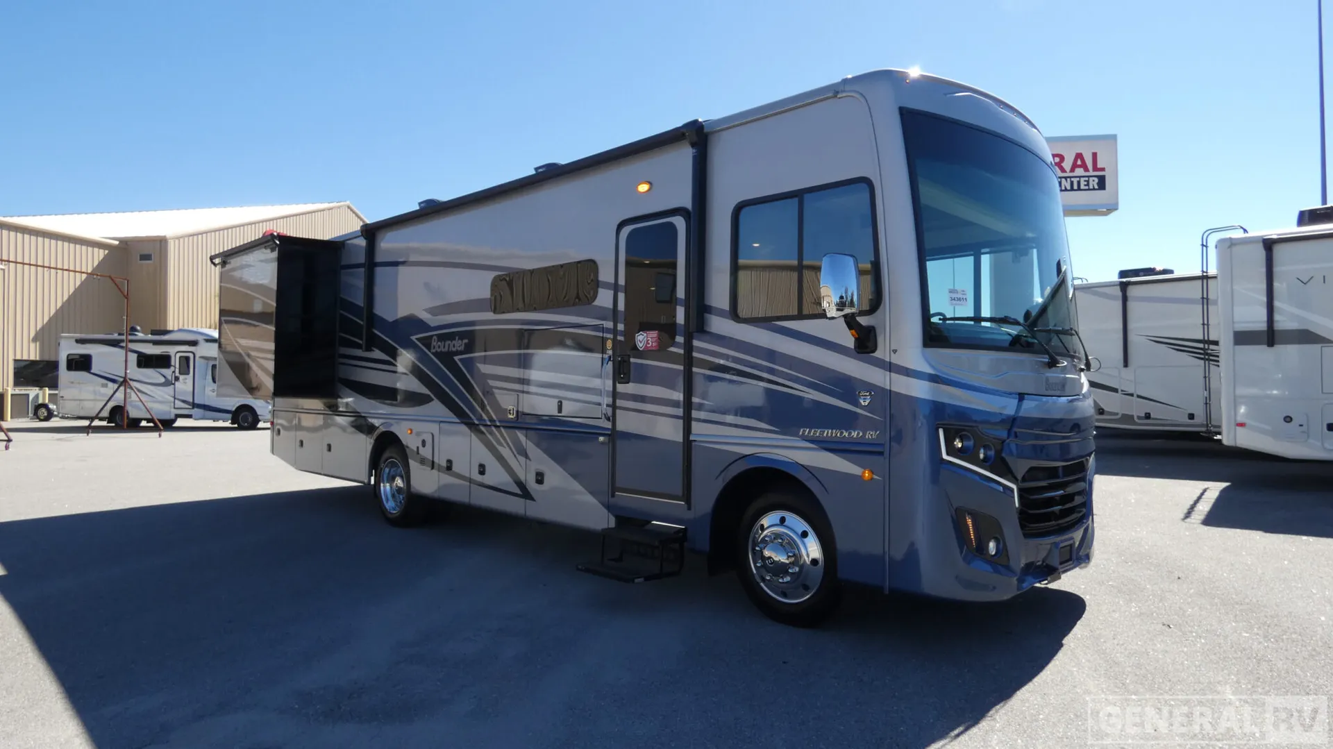 2026 Fleetwood Bounder 33C - Photo 2