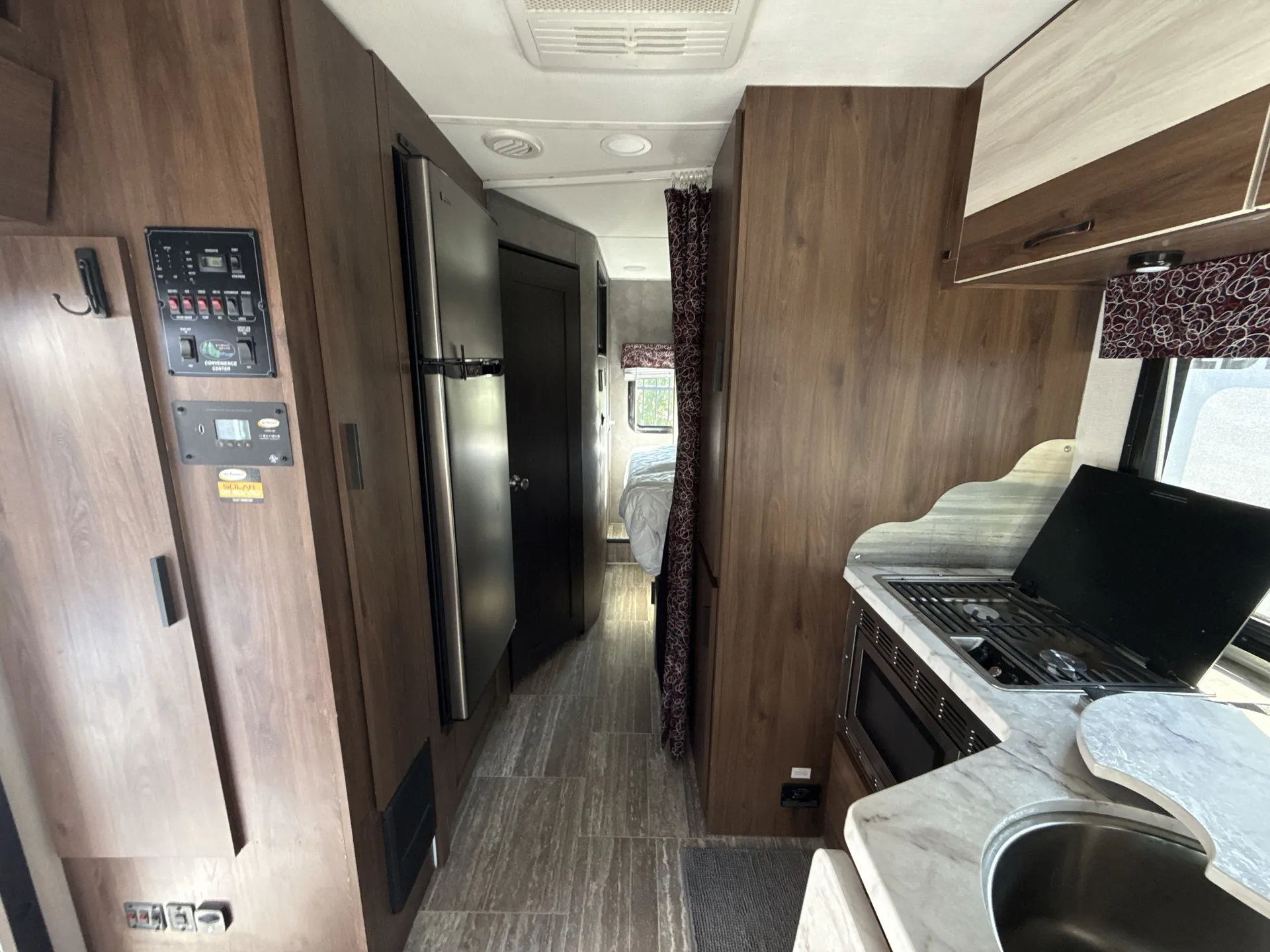 2020 Forest River Sunseeker MBS 2400Q — living area main
