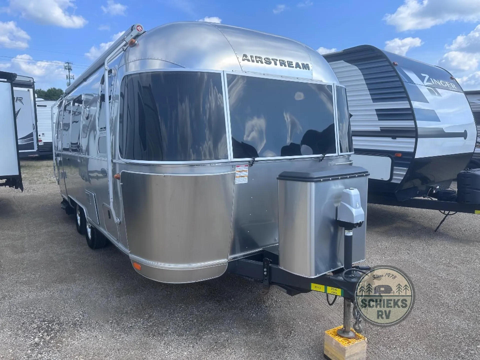 2016 Airstream Flying Cloud 23FB - Photo 2