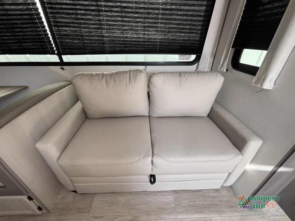 2027 Coachmen Catalina Legacy Edition 333DBDSCK, Photos photo 17