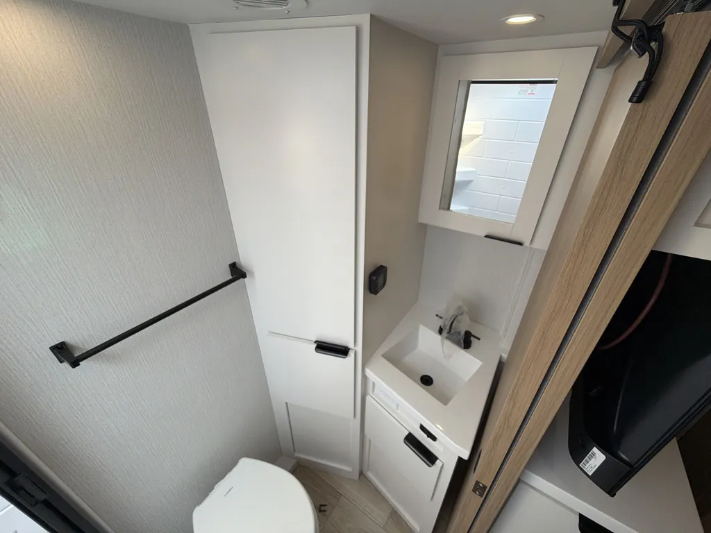 2027 Winnebago Micro Minnie 2108DS, Photos photo 9